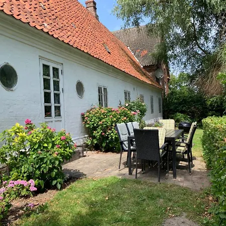 I Herregardsmiljo Holiday home Hornsyld